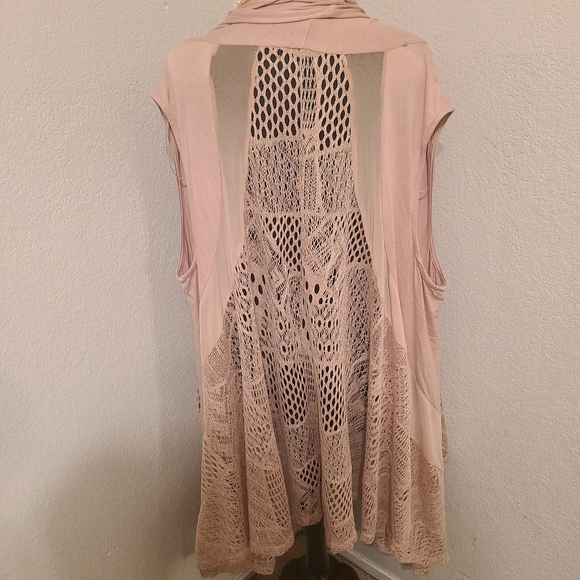 Top - Picture 2 of 3